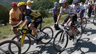 Oče Simona in Adama Yatesa zablestel s posebno opravo