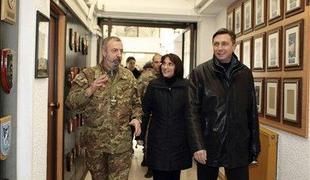 Pahor in Jelušičeva prispela na obisk na Kosovo
