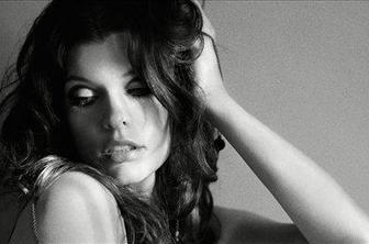 Milla Jovovich - zapeljiva mama