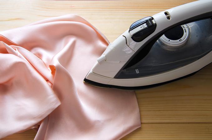 Para iz likalnika bo zgladila gube in osvežila oblačila. | Foto: Thinkstock