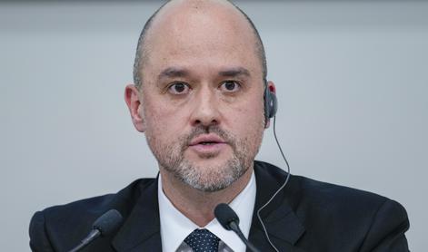 Zaskrbljeni direktor: zapirajo sedem tovarn, odpuščajo 20 tisoč ljudi