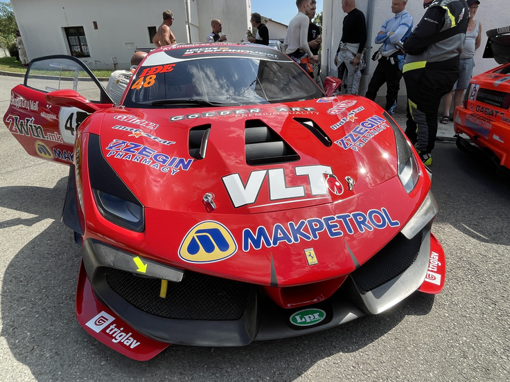 Makedonec Igor Stefanovski tudi letos s svojim ferrarijem 488 challenge evo | Foto: Gregor Pavšič