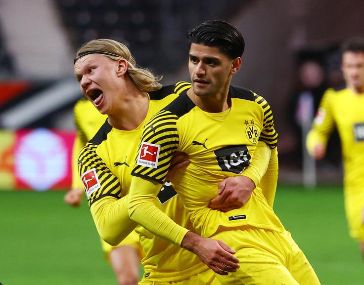 Veselje Erlinga-Brauta Haalanda po zmagovitem zadetku Borussie Dortmjund v Frankfurtu, ki ga je dosegel Mahmoud Dahoud. | Foto: Reuters