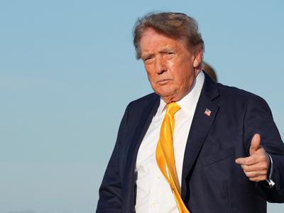 Donald Trump presenetil z novo pričesko, splet se zabava