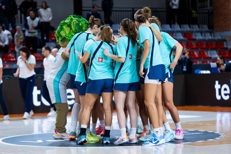 Slovenija : Latvija, slovenska ženska košarkarska reprezentanca | Foto: Filip Barbalić