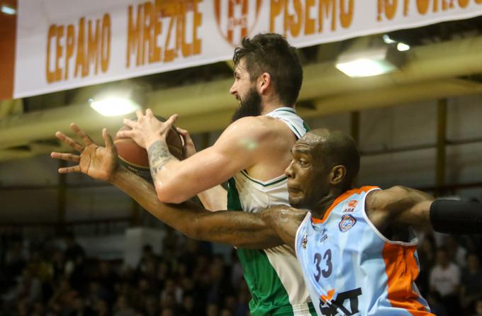 Košarkarji Krke želijo izsiliti odločilno tretjo tekmo. | Foto: ABA/Ivica Veselinov