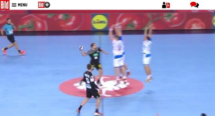 Pri Bildu so v dokaz izpostavili trenutek, ko je Paul Drux skušal s sredine sprožiti strel na slovenska vrata, a sta ga dva slovenska reprezentanta ovirala v krogu. | Foto: Printscreen Bild