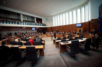 DZ na že šesti izredni seji v tem mandatu