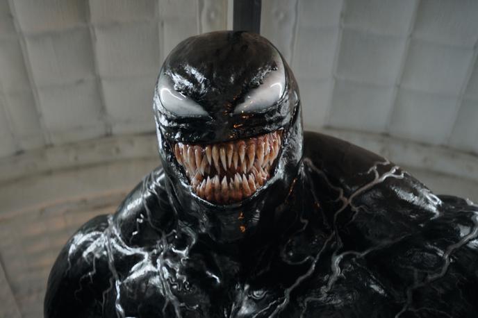 Venom 3 | Venom je tudi v tretjem filmu še vedno zabaven, čeprav se ga vse promocijske fotografije trudijo prikazati kot pošast. Je pa manj zabaven kot v prvih dveh filmih. | Foto Con Film