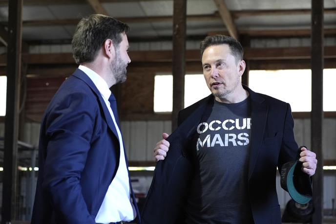 Elon Musk in J.D. Vance | Elon Musk naj ne bi več verjel v kolonizacijo Marsa. Pred tem je obljubljal potovanje na Mars leta 2028. | Foto Guliverimage
