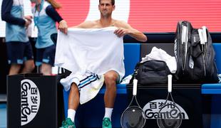 Roger Federer in Novak Đoković z lahkoto v tretji krog