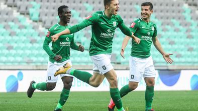 Enrik Ostrc po neuspeli avanturi v tujini nazaj v prvo ligo