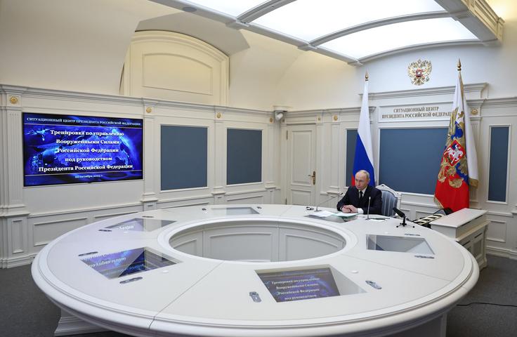 Ruski predsednik Vladimir Putin je spremljal preizkus pripravljenosti ruskih strateških jedrskih sil. | Foto: Reuters