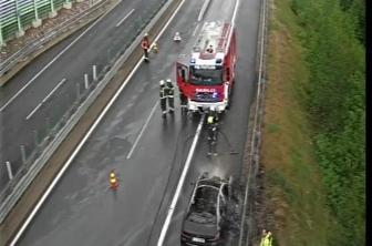 Zagorelo vozilo na vipavski hitri cesti