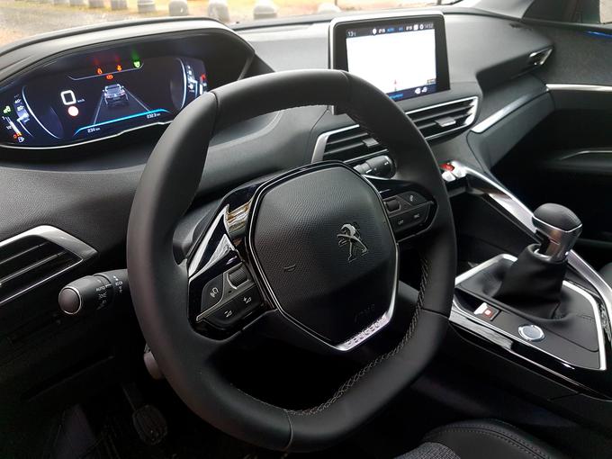 Peugeotov i-Cockpit druge generacije z digitalnimi merilniki | Foto: Jure Gregorčič