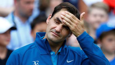 Federer se je igral z ognjem, a se je rešil, poraza Srebotnikove in Hercogove
