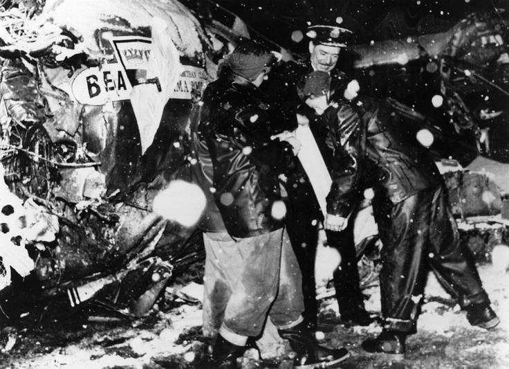 6. februarja 1958 je v Munchnu strmoglavilo letalo z igralci nogometne ekipe Manchester United. Nogometaši so bili na poti iz Beograda proti Manchestru, Istenič pa je istega dne z reprezentanco Jugoslavije prav tako iz Beograda potoval proti Londonu. | Foto: Getty Images