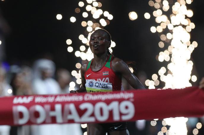 Ruth Chepngetic | Svetovna prvakinja v maratonu je postala Kenijka Ruth Chepngetich, ki je prišla do prve medalje na velikih tekmovanjih. | Foto Reuters