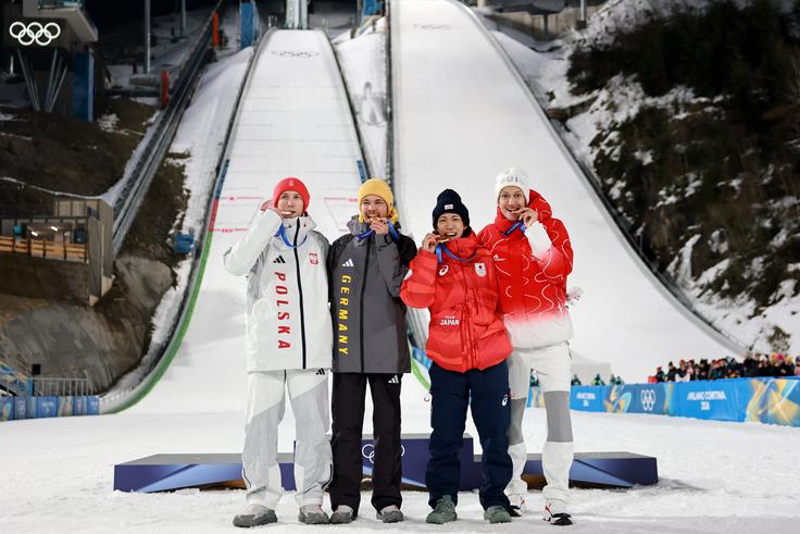 Kolajn se veseli kvartet, brona ob Deschwandnu še Ren Nikaido. | Foto: Reuters