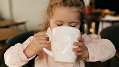 Okus, ki nas popelje v otroštvo: slovenski napitek, ki povezuje generacije