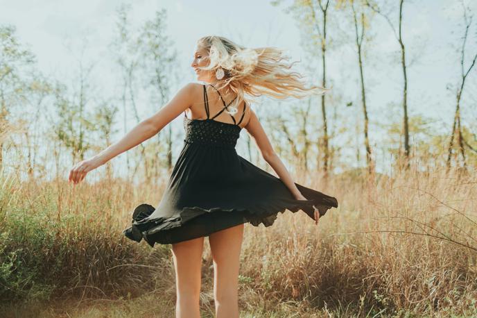 dekle, ženska, pomlad, poletje | Foto Pexels