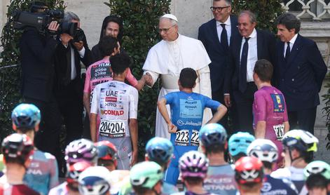 V živo: čustveno pred startom zadnje etape Gira, kolesarje pozdravil tudi papež Leon XIV.