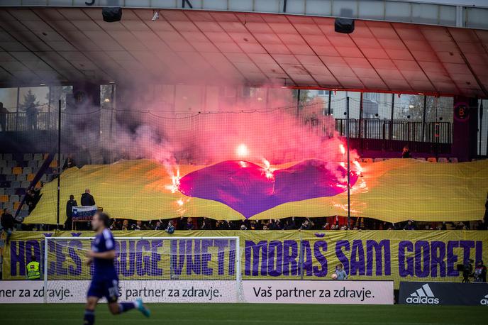 Maribor Mura | Mariboru so zaradi nešportnega in neprimernega vedenja navijačev naložil 2250 evrov kazni.  | Foto Blaž Weindorfer/Sportida
