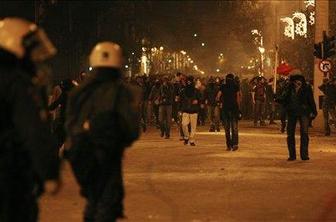 V Grčiji so po smrti 15-letnika aretirali dva policista