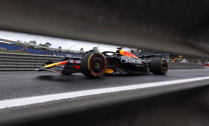 Max Verstappen po ponesrečenih kvalifikacijah ne verjame več v lovoriko. | Foto: Reuters