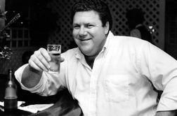 Umrl je George Wendt, igralec iz serije Na zdravje