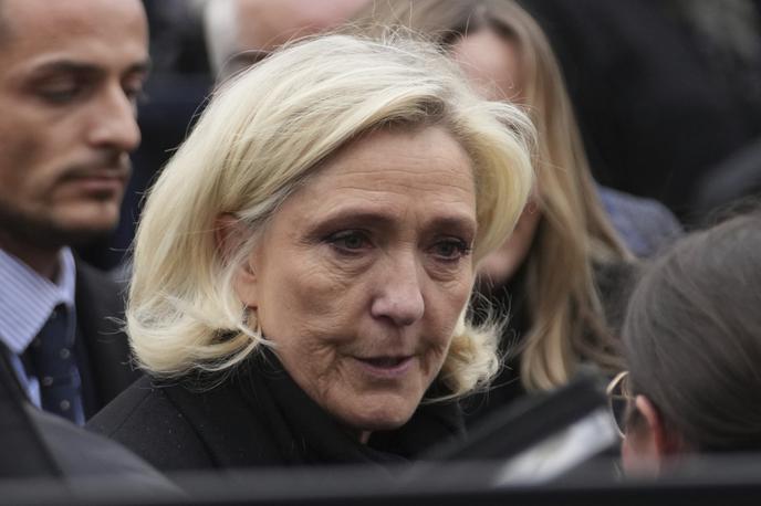 Marine Le Pen | Le Pen je prek svojega odvetnika že napovedala pritožbo na odločitev upravnega sodišča, kar pomeni njeno začasno zadržanje. | Foto Reuters