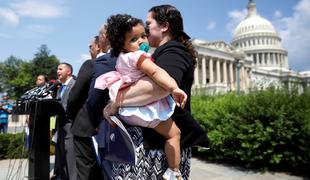 V ZDA z migrantskimi starši združili 522 otrok