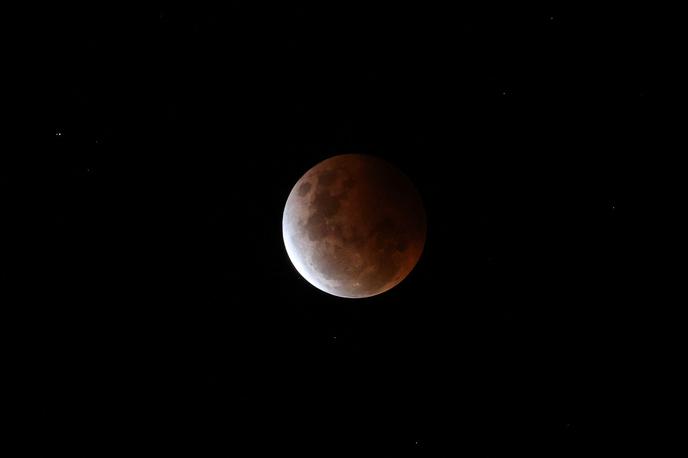 luna | Luna bo zjutraj zakrila Mars. | Foto Reuters