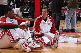 Brezec s klopi spremljal zmago Milwaukeeja