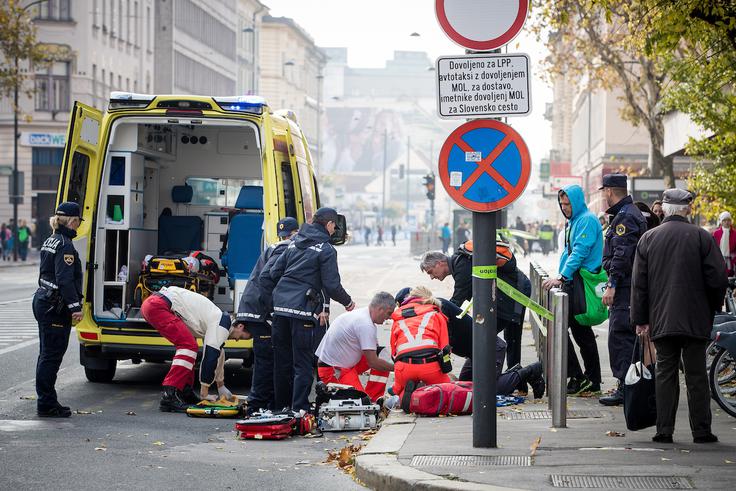 Ljubljanski maraton 2017 reševalci reševanje Ljubljanski maraton 2017 reševalci reševanje | Foto: Matic Klanšek Velej/Sportida