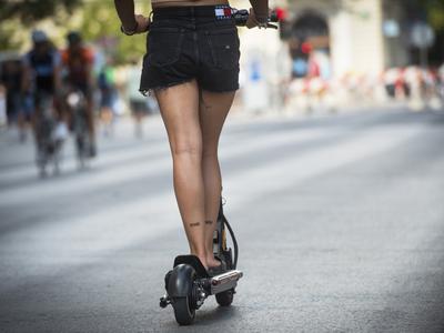 Odpoklic električnih skirojev BTWIN