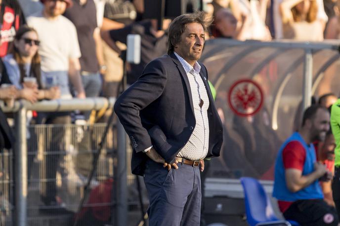 Petr Vlachovsky | Nekdanji trener čeških nogometašic Petr Vlachovski je dobil dosmrtno prepoved treniranja zaradi kršitve disciplinskih predpisov organizacije. | Foto Reuters
