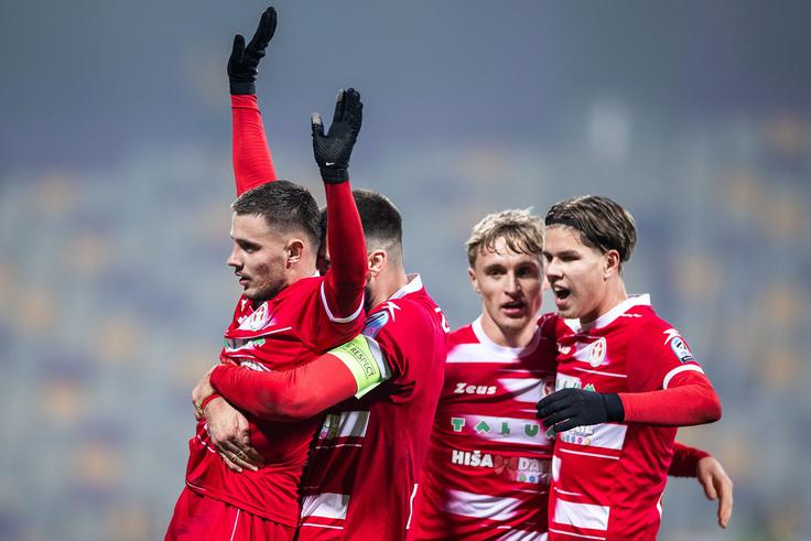 Ko sta se Aluminij in Maribor pomerila nazadnje, so Kidričani v gosteh šokirali vijolice. Kako se bo razpletel današnji dvoboj v Kidričevem? | Foto: Jure Banfi