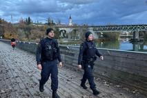 Policija okrepila enote v Novem mestu