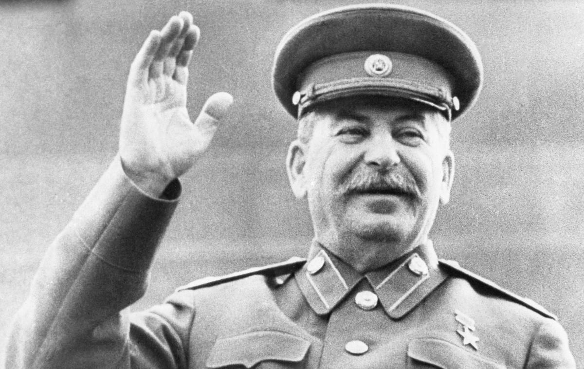 Stalin | Stalina so v 20. letih, ko je hotel odstopiti, njegovi zvesti sodelavci rotili, naj ostane. Nekaj let pozneje je skoraj vse dal ubiti. | Foto Guliverimage