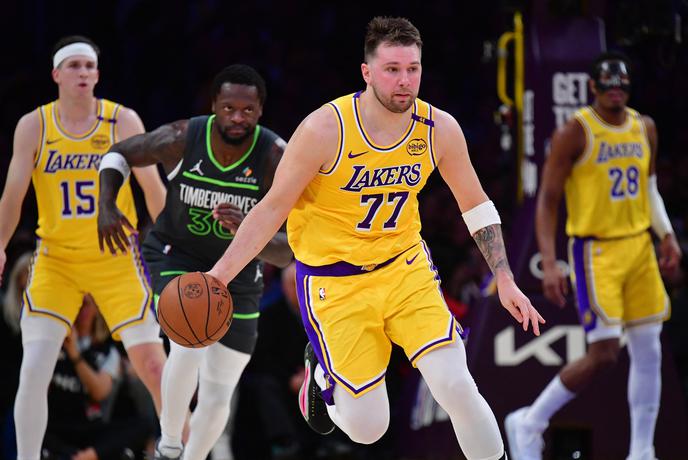 V živo: udarec za LA Lakers, Dončić v hudih bolečinah odkorakal v garderobo