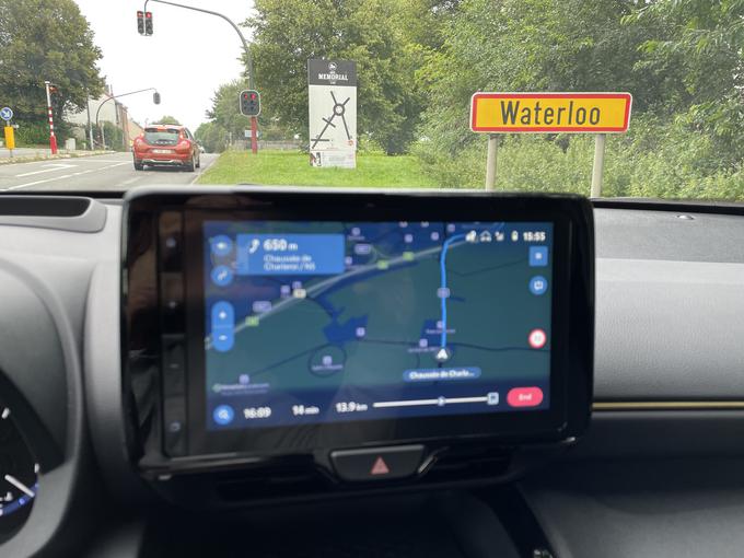 Zaslon je dobil boljšo grafiko, omogoča tudi brezžično povezavo z vmesnikoma Car Play in Android Auto. | Foto: Gregor Pavšič