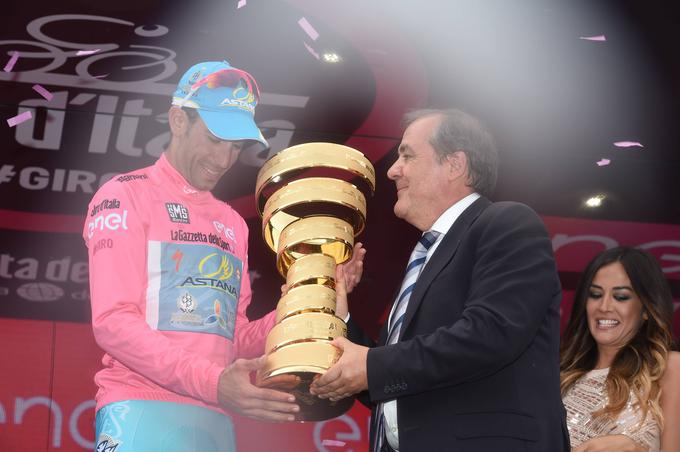 Leta 2016 je Giro dobil Italijan Vincenzo Nibali, ki je na rožnati dirki zmagal že leta 2013. Na štartu je tudi letos, a dirka poškodovan. Pred kratkim si je zlomil zapestje v desni roki in vozi s karbonsko opornico. | Foto: Guliverimage/Vladimir Fedorenko