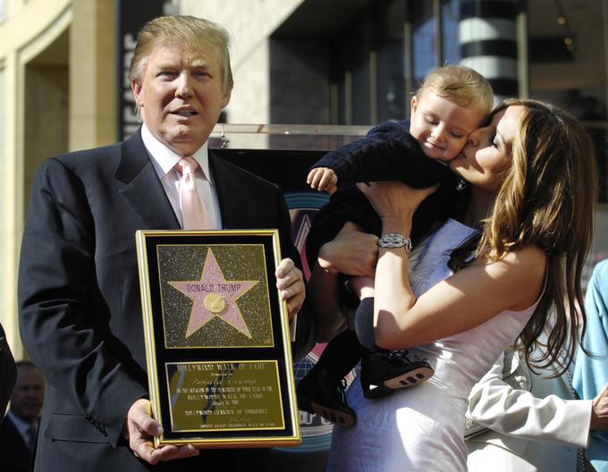 Trump je zvezdo dobil leta 2007 zaradi svojega resničnostnega šova Vajenec.  | Foto: Reuters