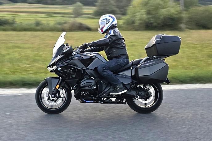 BMW R 1300 RT Triple Black – tehnično dovršen potovalnik brez kompromisov #foto