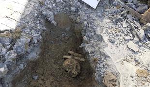 Zdravnik imel na dvorišču zakopane kosti žrtve iz Srebrenice