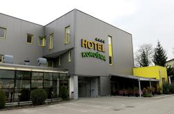 Hotel Korošica: med velikanskimi ploščami in eksotiko