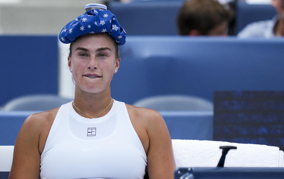 Arina Sabalenka | Tudi Arina Sabalenka, prva igralka sveta, je morala odigrati dvoboj ob visokih temperaturah. | Foto Reuters