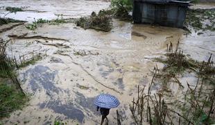 Poplave v Nepalu zahtevale več kot 100 žrtev