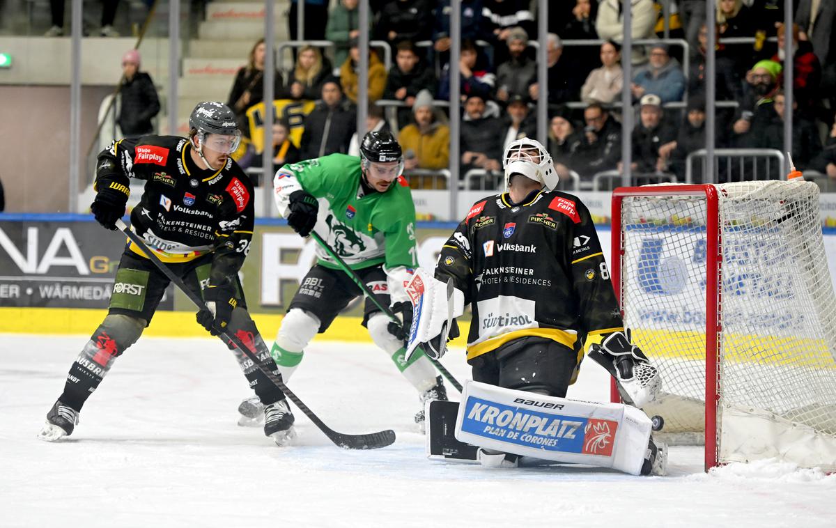 Pustertal : HK Olimpija | Olimpija gostuje pri vodilnem Pustertalu, za katerim zaostaja eno točko. | Foto Foppa Iwan - HC Pustertal